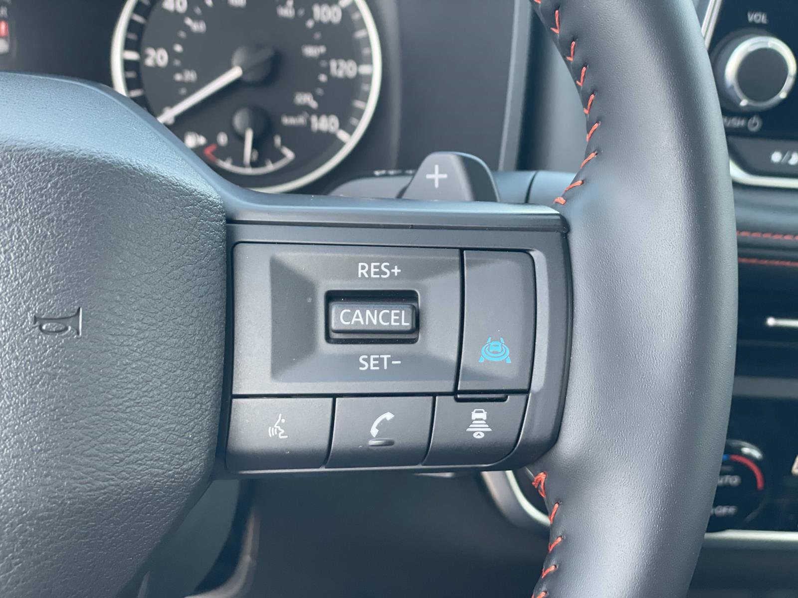 Used 2025 Nissan Rogue SV image 11