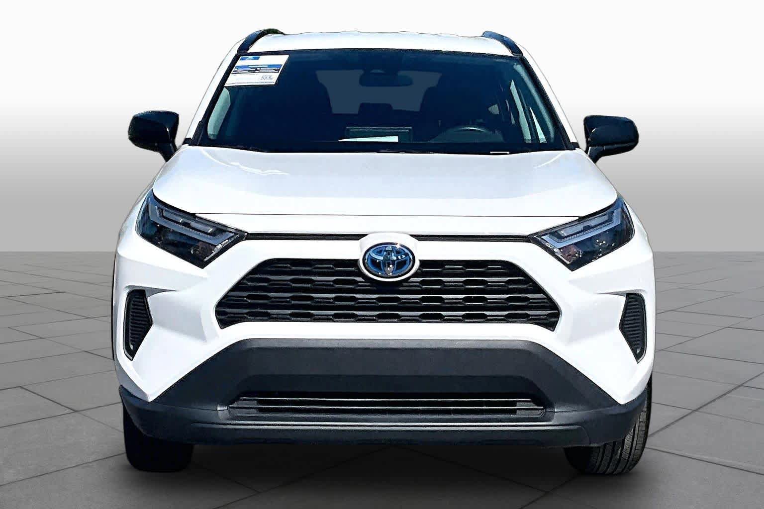 Used 2024 Toyota RAV4 LE AWD/4WD image 4