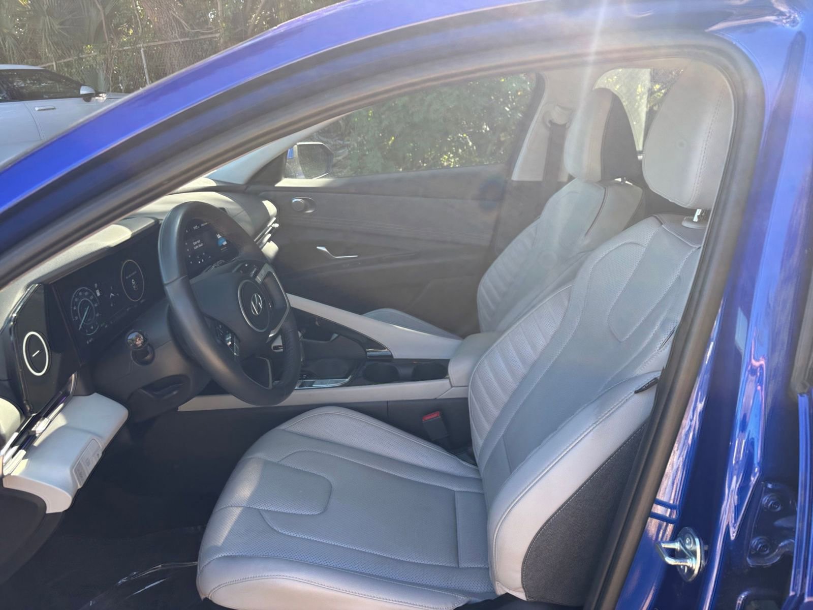 Used 2025 Hyundai Elantra Limited image 27