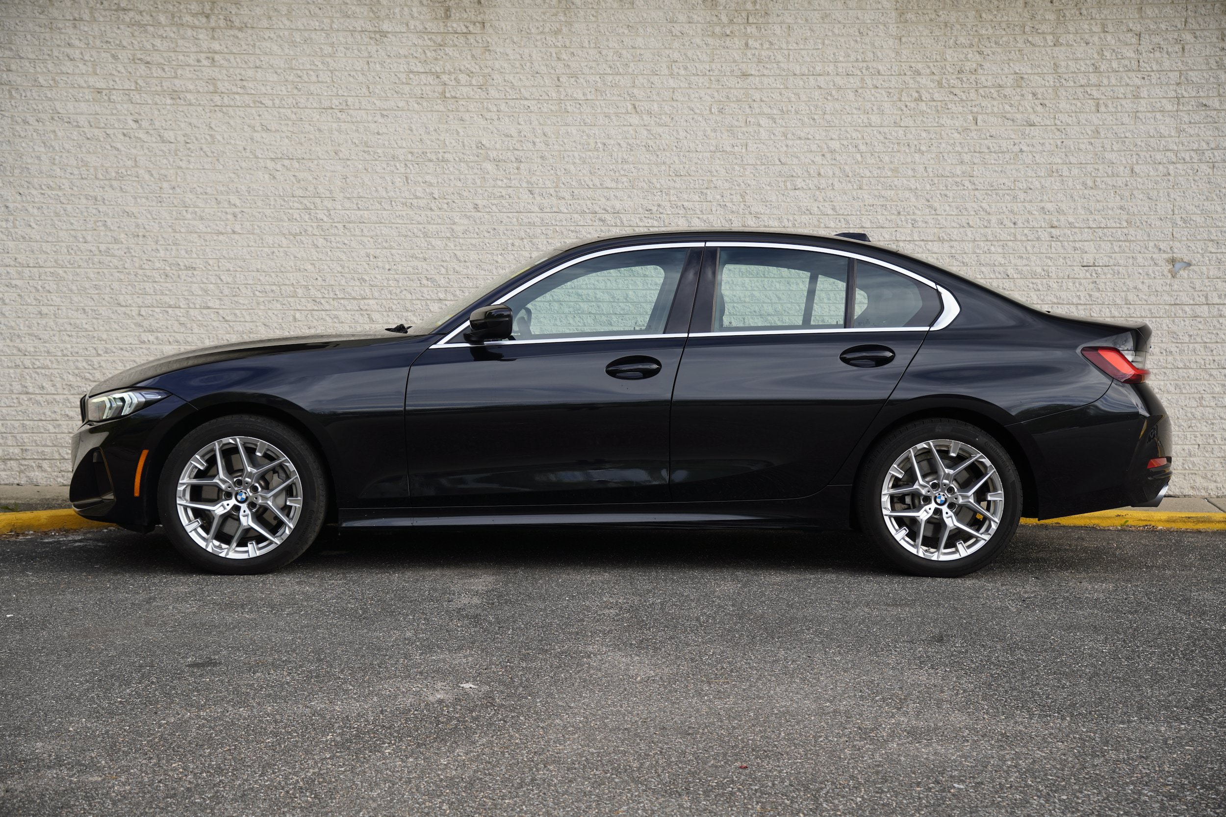 Used 2025 BMW 330i xDrive Sedan AWD/4WD image 4