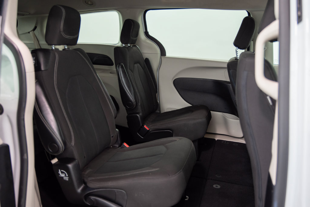 Used 2023 Chrysler Voyager LX FWD image 17