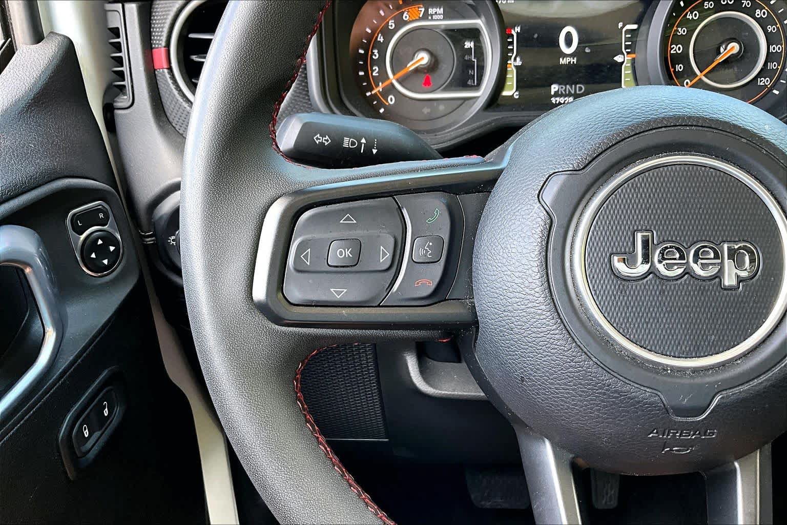 Used 2025 Jeep Wrangler Unlimited Rubicon AWD/4WD image 24