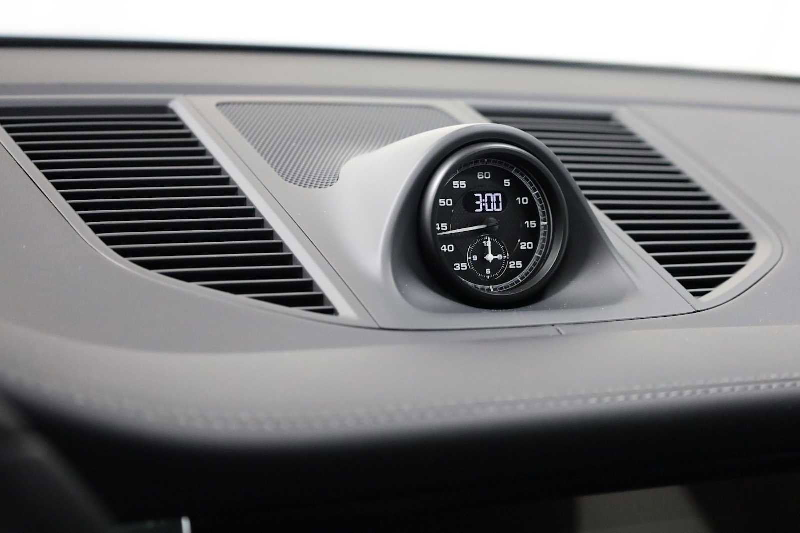 New 2026 Porsche Macan image 18