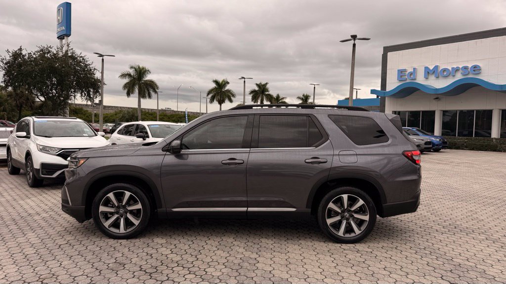 Used 2024 Honda Pilot Elite image 3