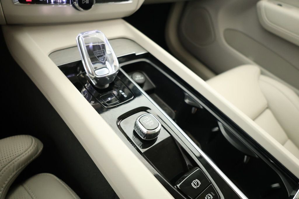 Used 2025 Volvo XC60 T8 Ultra w/ Protection Package Premier image 14