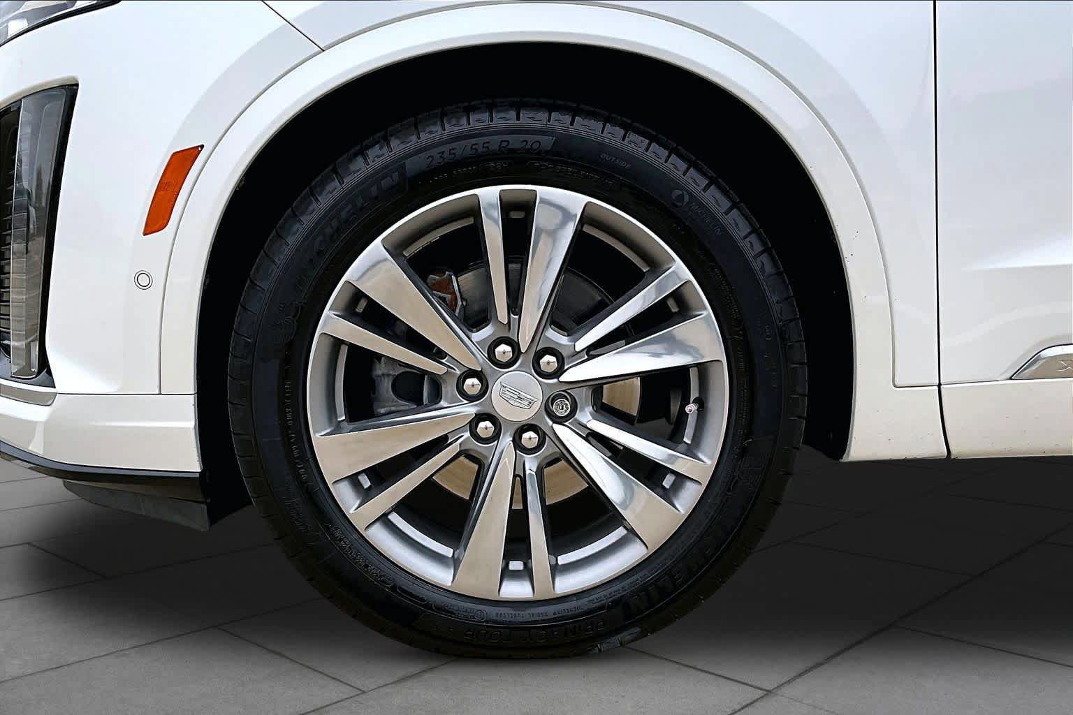 Used 2022 Cadillac XT6 Premium Luxury w/ Technology Package FWD image 11