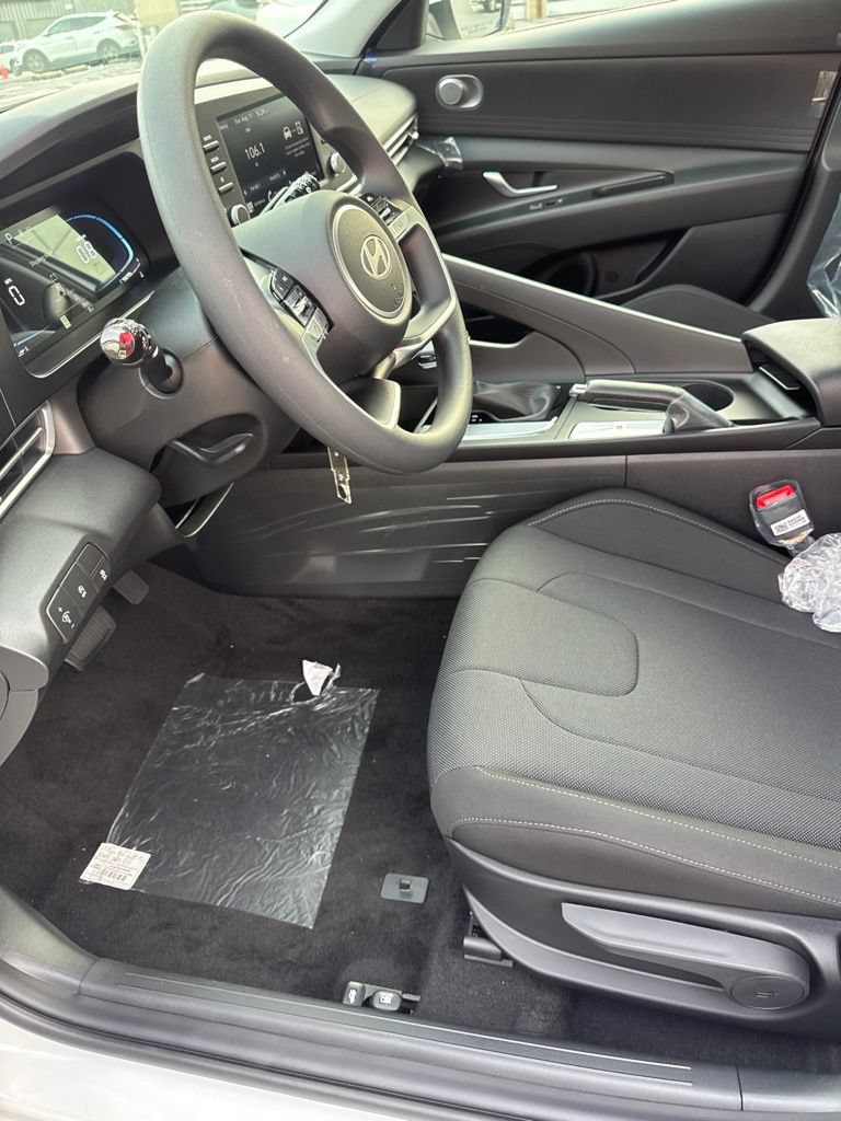 New 2026 Hyundai Elantra SE FWD image 9
