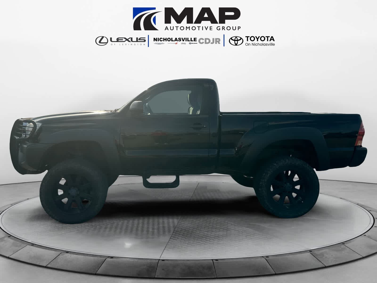 Used 2013 Toyota Tacoma 4x4 Regular Cab image 2