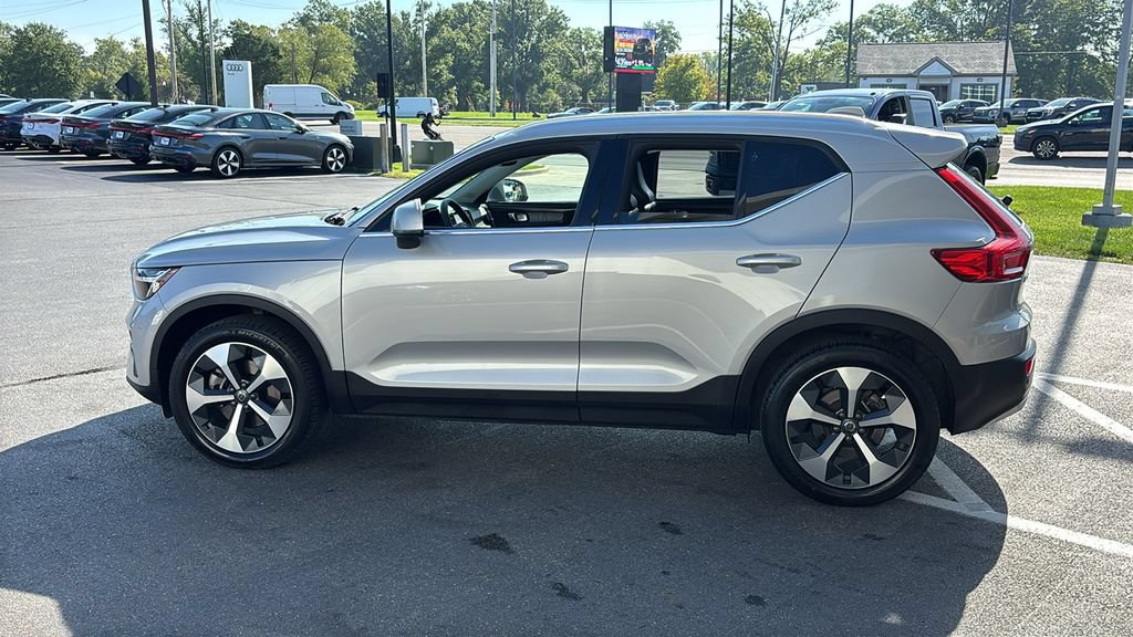 Certified 2024 Volvo XC40 B5 Core AWD/4WD image 2