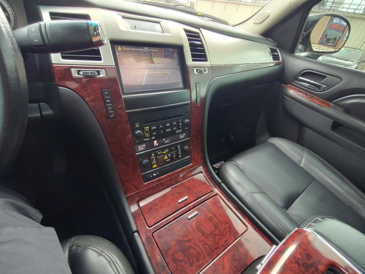 Used 2012 Cadillac Escalade Luxury RWD image 20