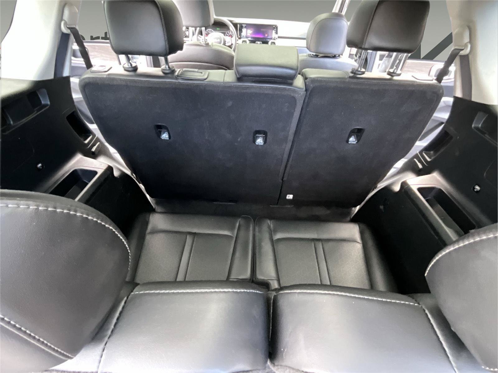 Used 2023 Kia Sorento S w/ Panoramic Sunroof Package AWD/4WD image 13