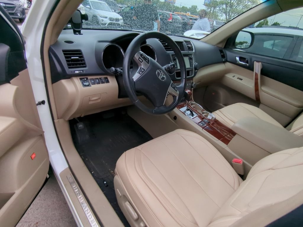 Used 2013 Toyota Highlander Limited AWD/4WD image 7