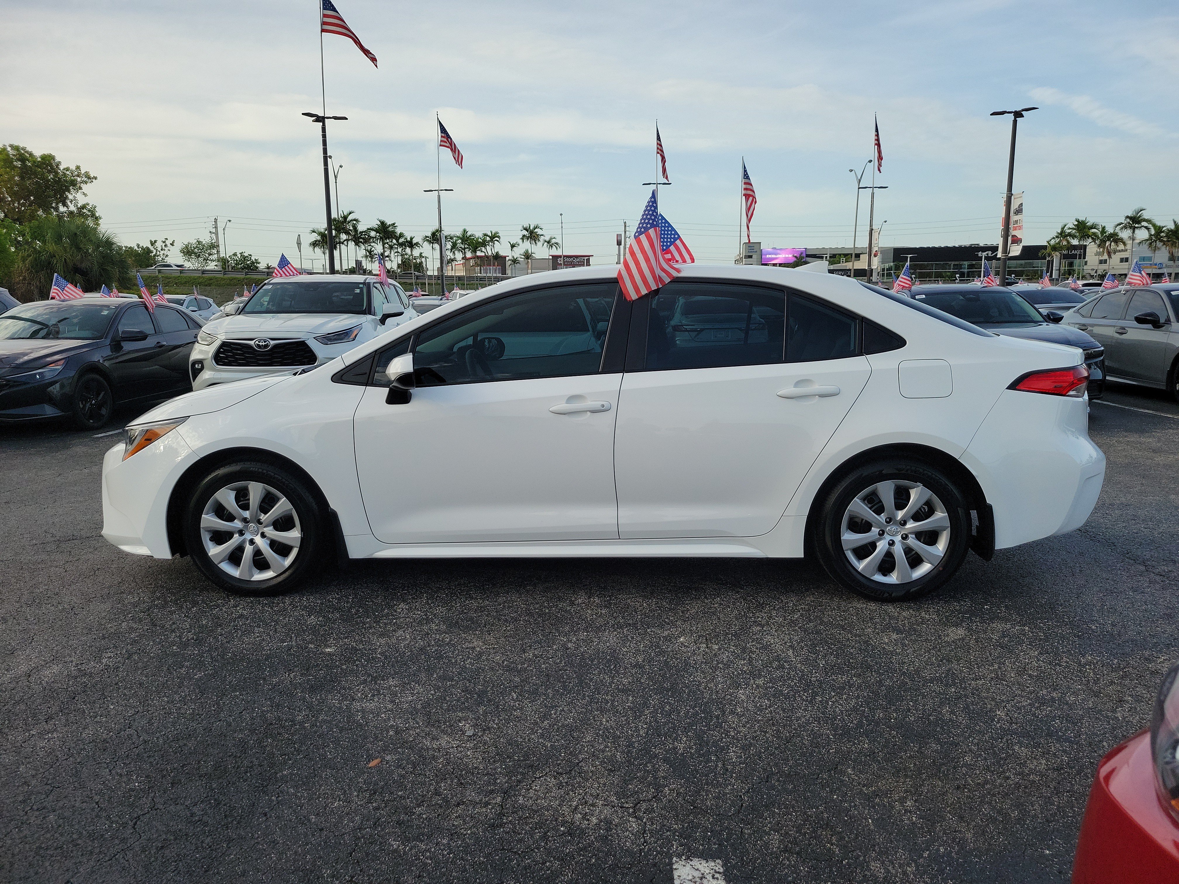 Used 2025 Toyota Corolla LE FWD image 7