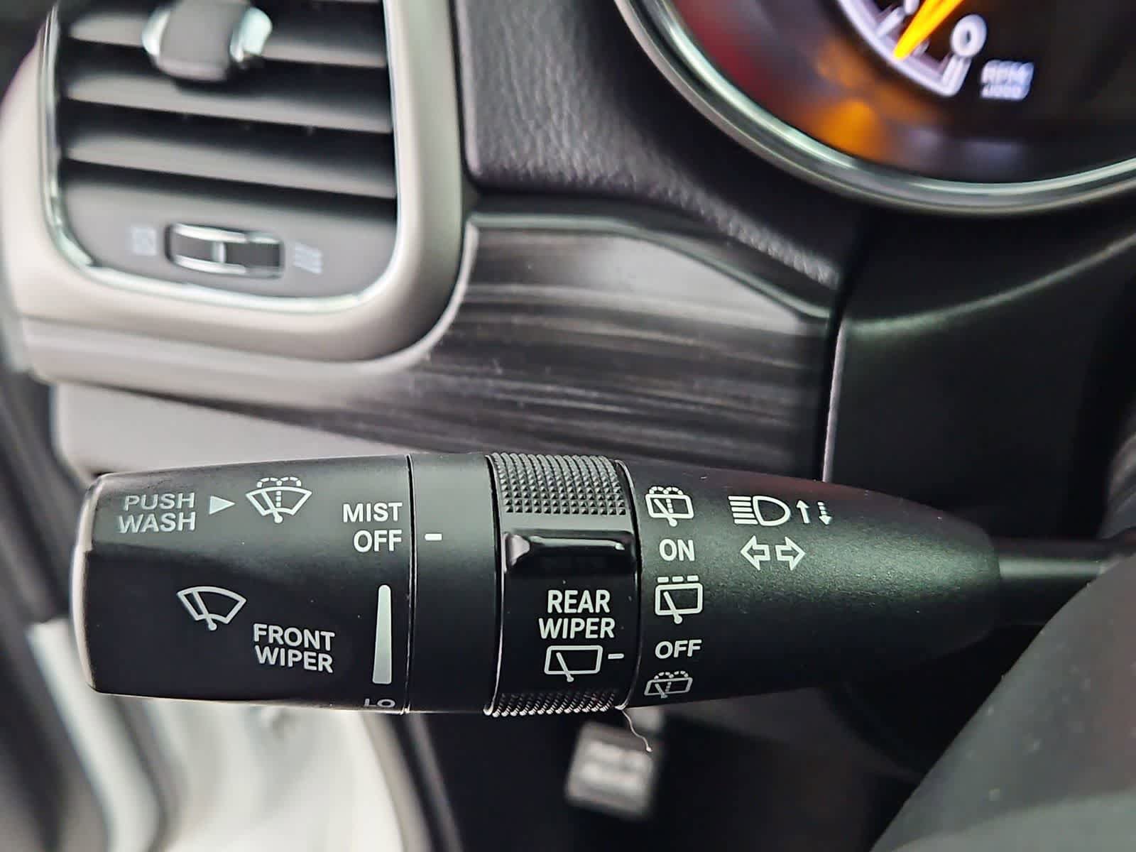 Used 2019 Jeep Grand Cherokee Laredo AWD/4WD image 26