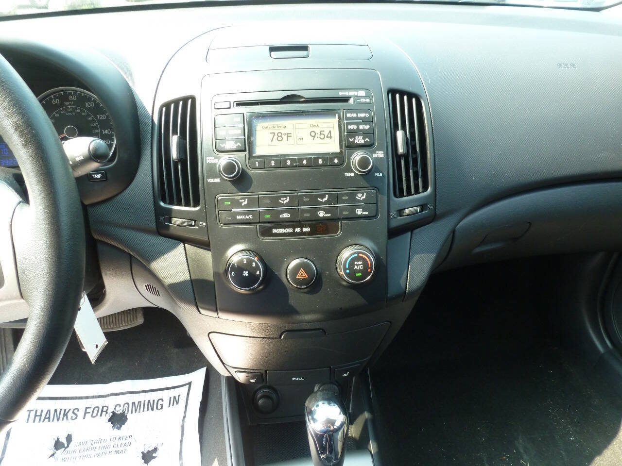 Used 2010 Hyundai Elantra SE FWD image 21