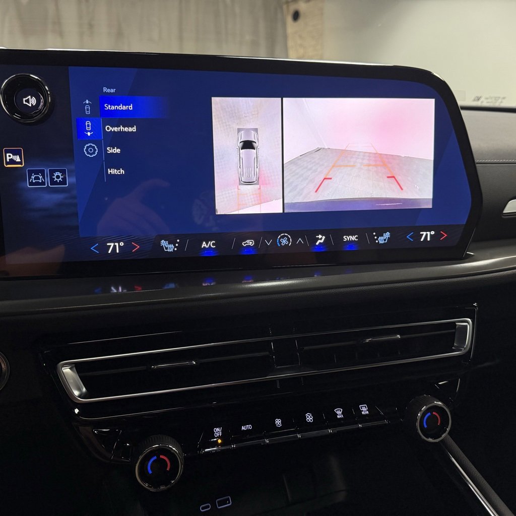 New 2026 Chevrolet Traverse LT w/ Sun and Wheel Package FWD image 28