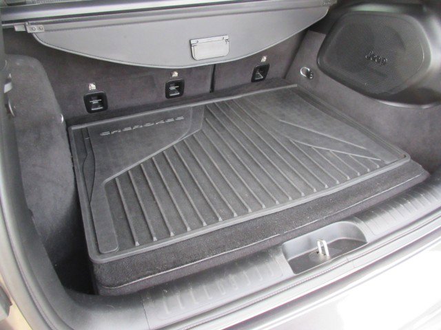 Used 2019 Jeep Cherokee Overland w/ Technology Group image 21