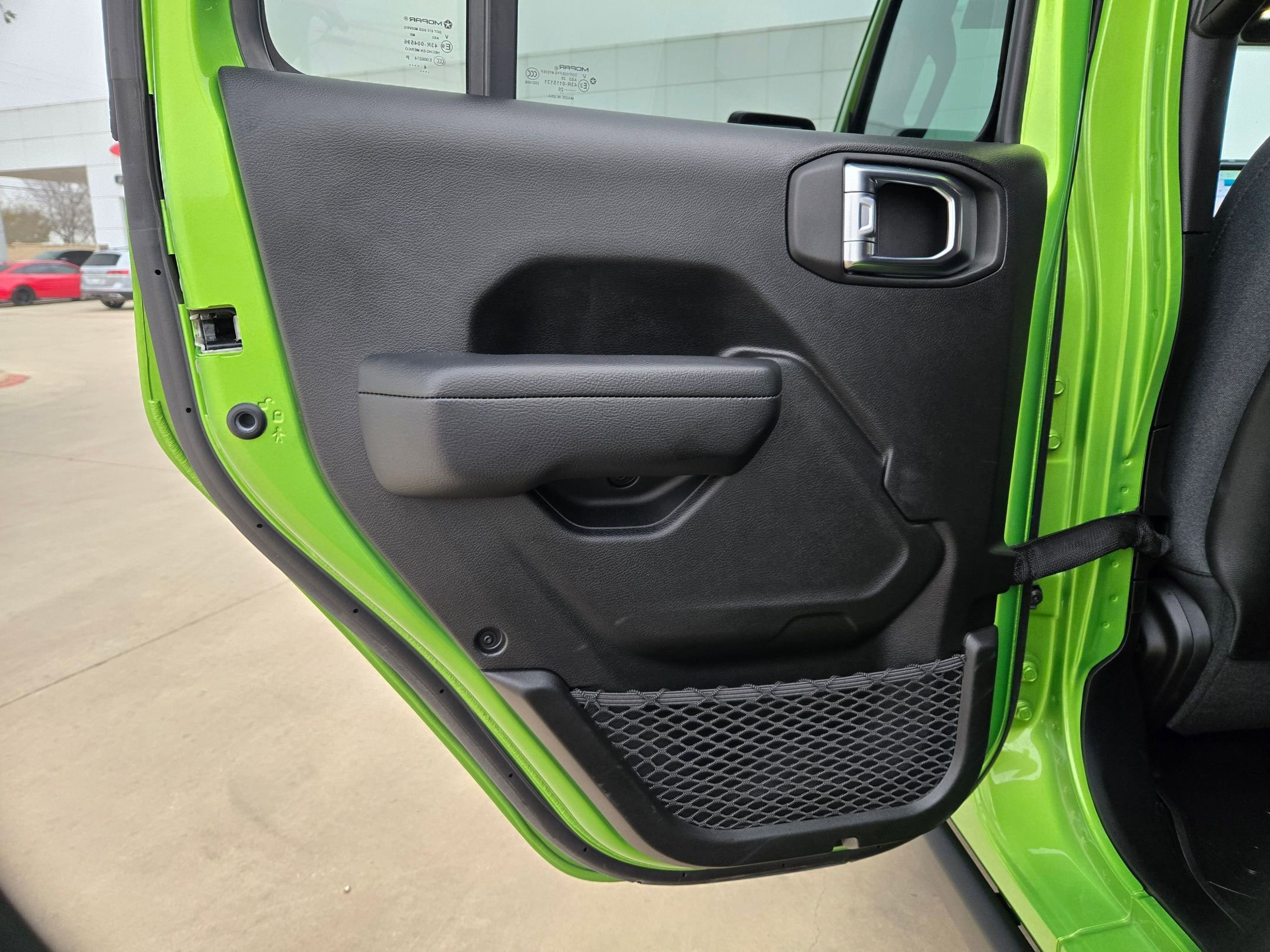 Used 2025 Jeep Wrangler Unlimited Rubicon w/ XTREMEE 35" Tire Package image 15