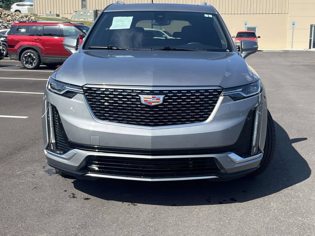 Used 2025 Cadillac XT6 Premium Luxury FWD image 8