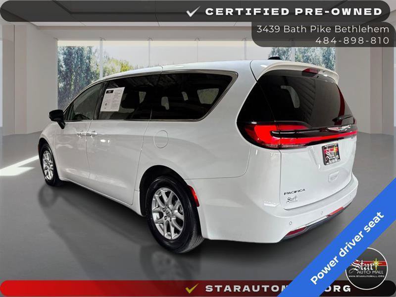 Used 2023 Chrysler Pacifica Touring-L FWD image 7