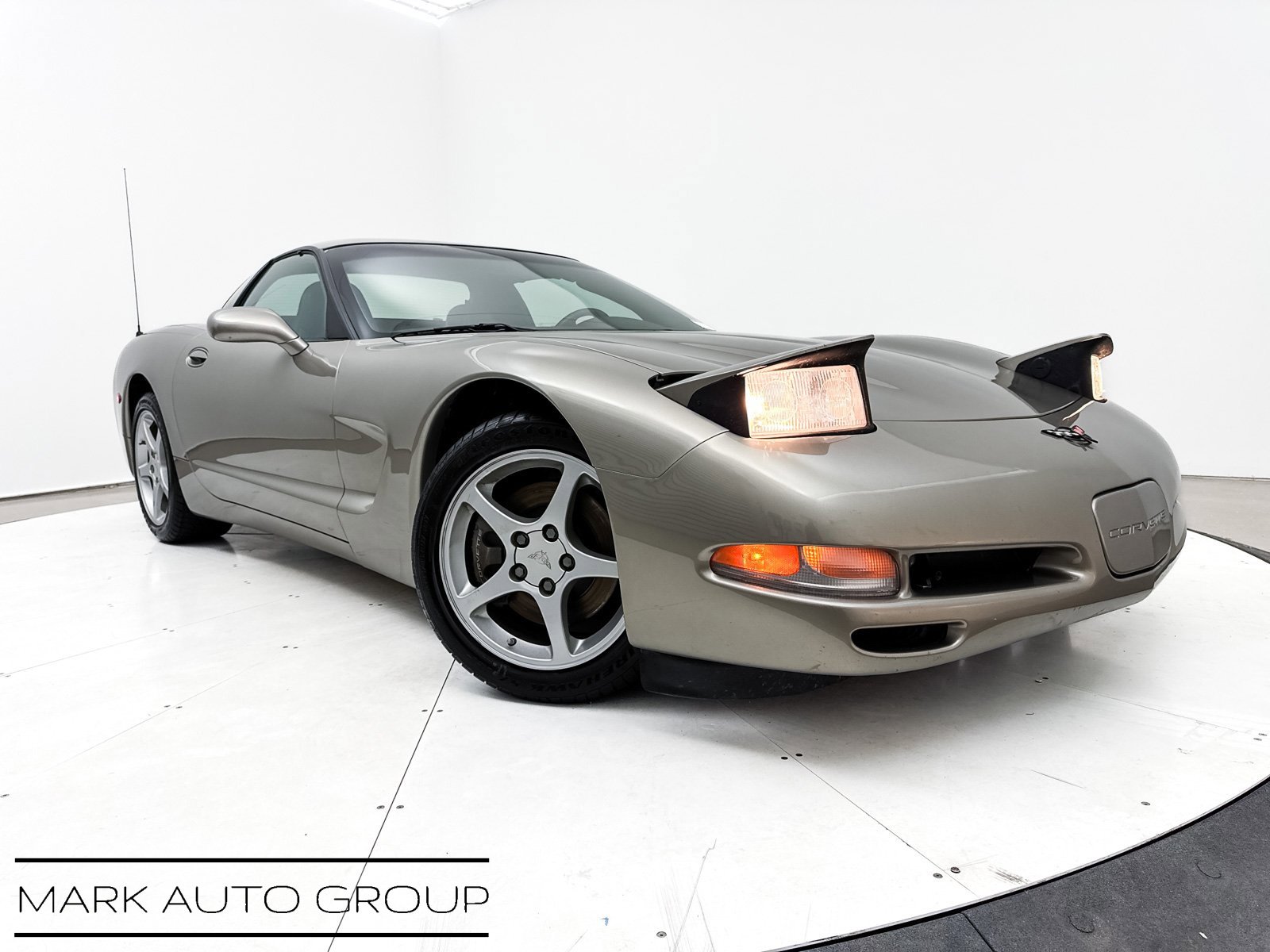 Used 2000 Chevrolet Corvette Coupe w/ Lighting Pkg image 1