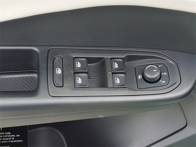 New 2025 Volkswagen Taos SE image 22