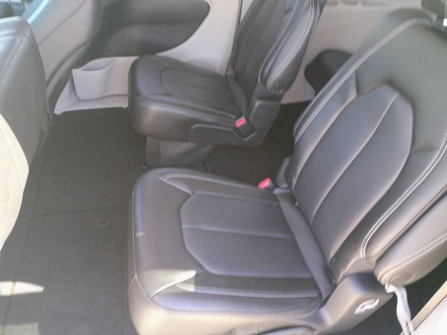 Used 2023 Chrysler Pacifica Touring-L image 23