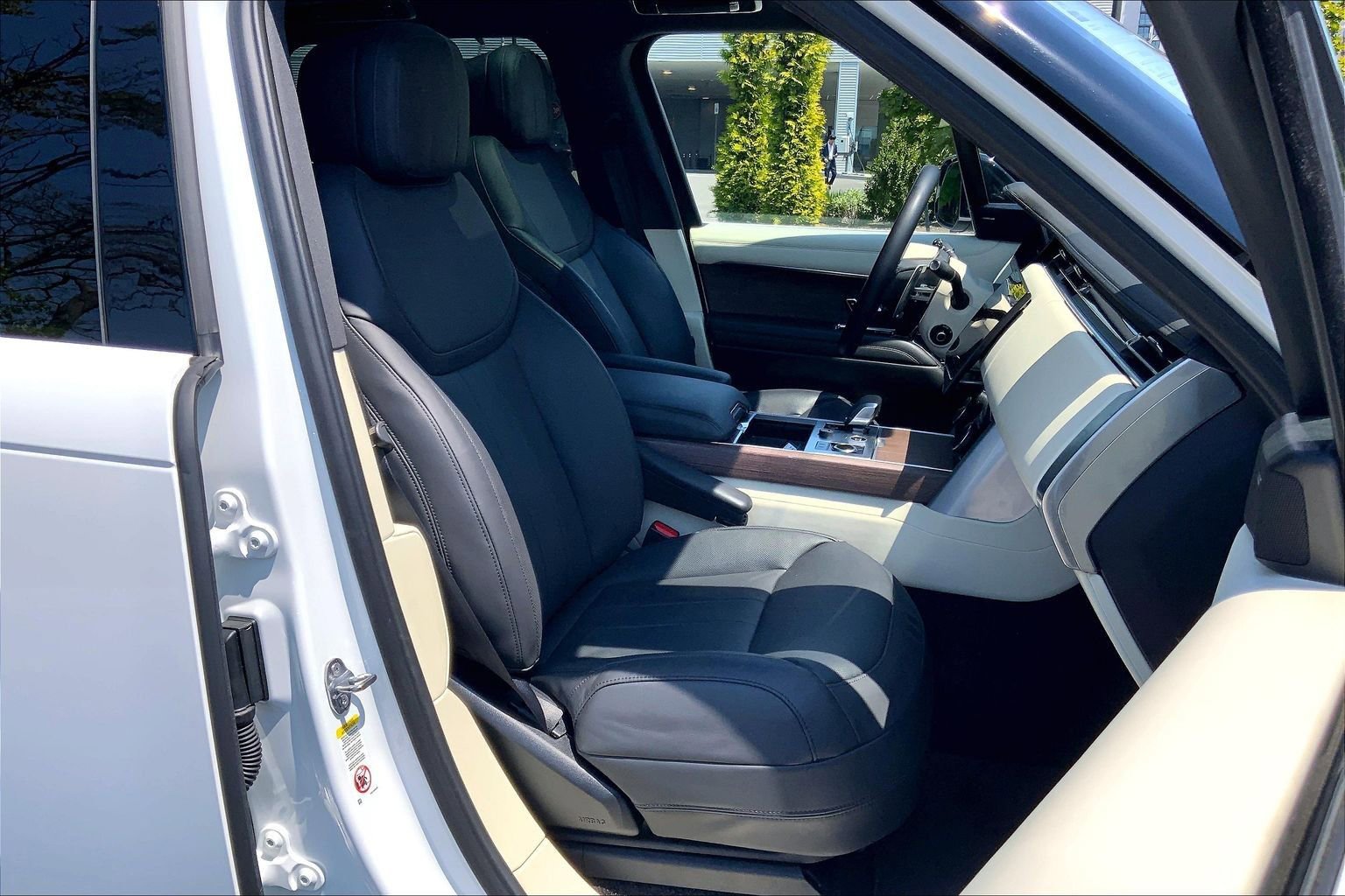 Used 2023 Land Rover Range Rover SE AWD/4WD image 8