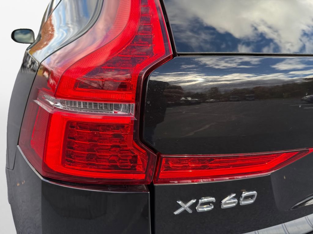 Used 2023 Volvo XC60 B6 Ultimate w/ Protection Package Premier image 18