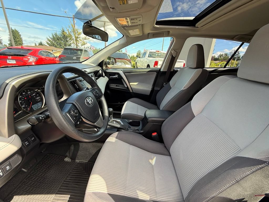 Used 2015 Toyota RAV4 XLE AWD/4WD image 11