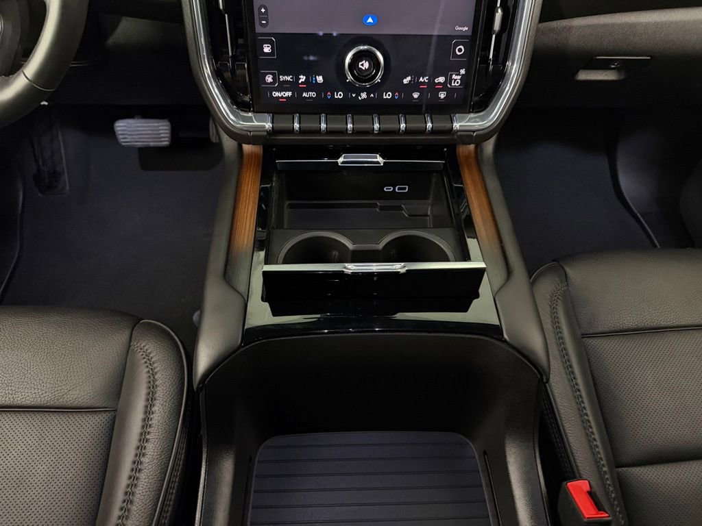 Used 2025 GMC Yukon XL Denali image 17