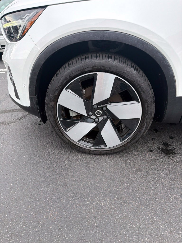 Certified 2023 Volvo XC40 Recharge Ultimate AWD/4WD image 4