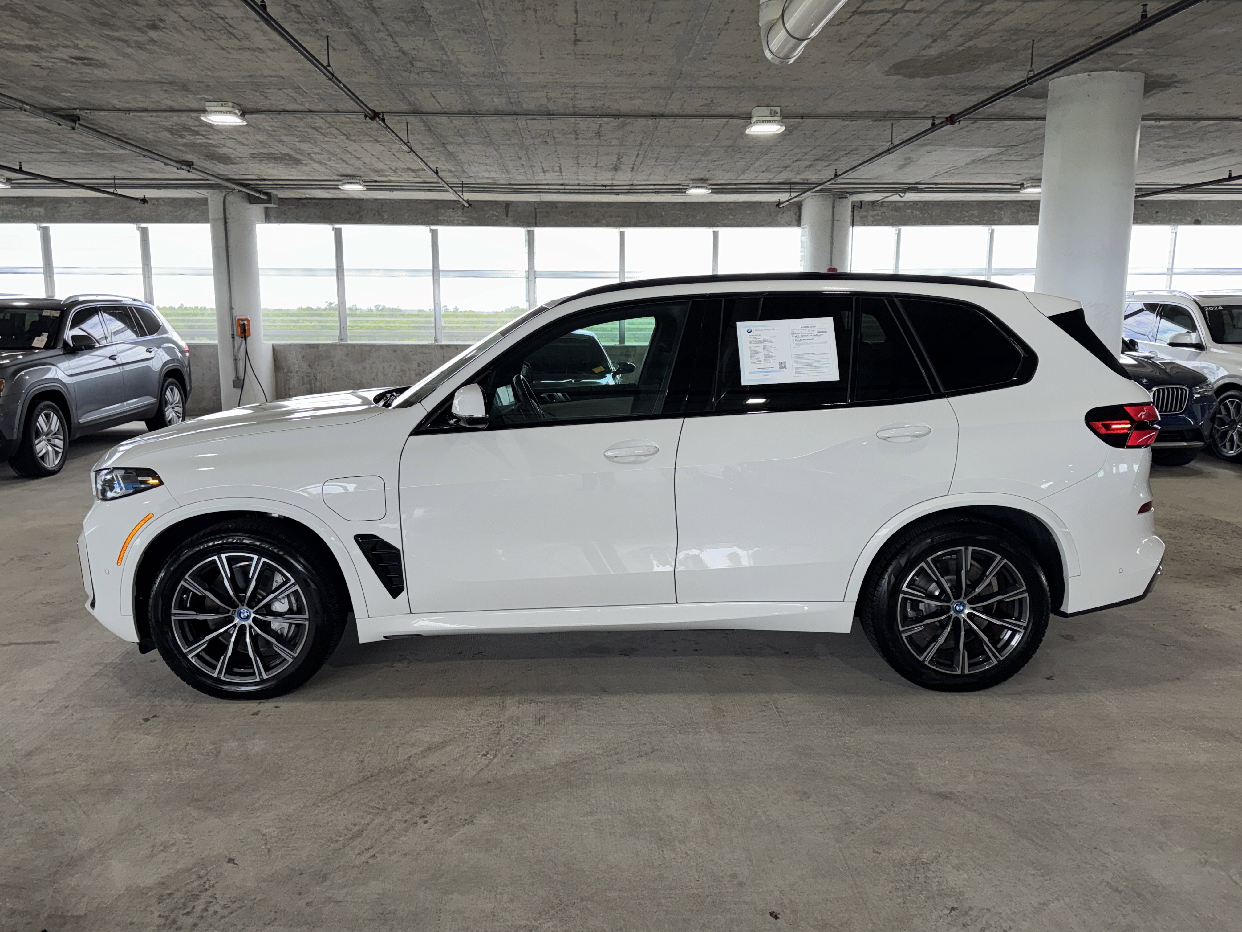 Certified 2025 BMW X5 xDrive50e w/ M Sport Package image 5