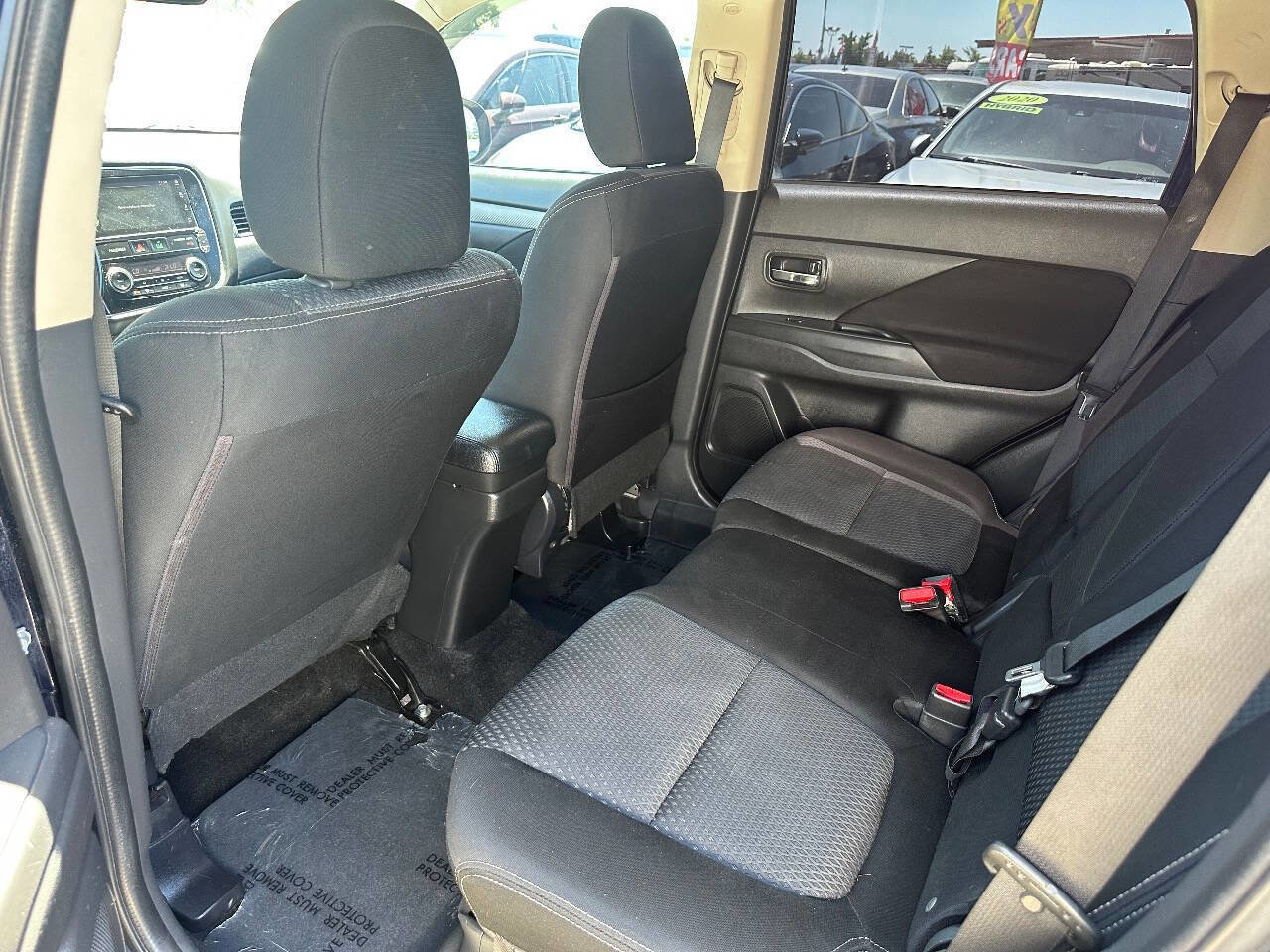 Used 2017 Mitsubishi Outlander SE AWD/4WD image 14