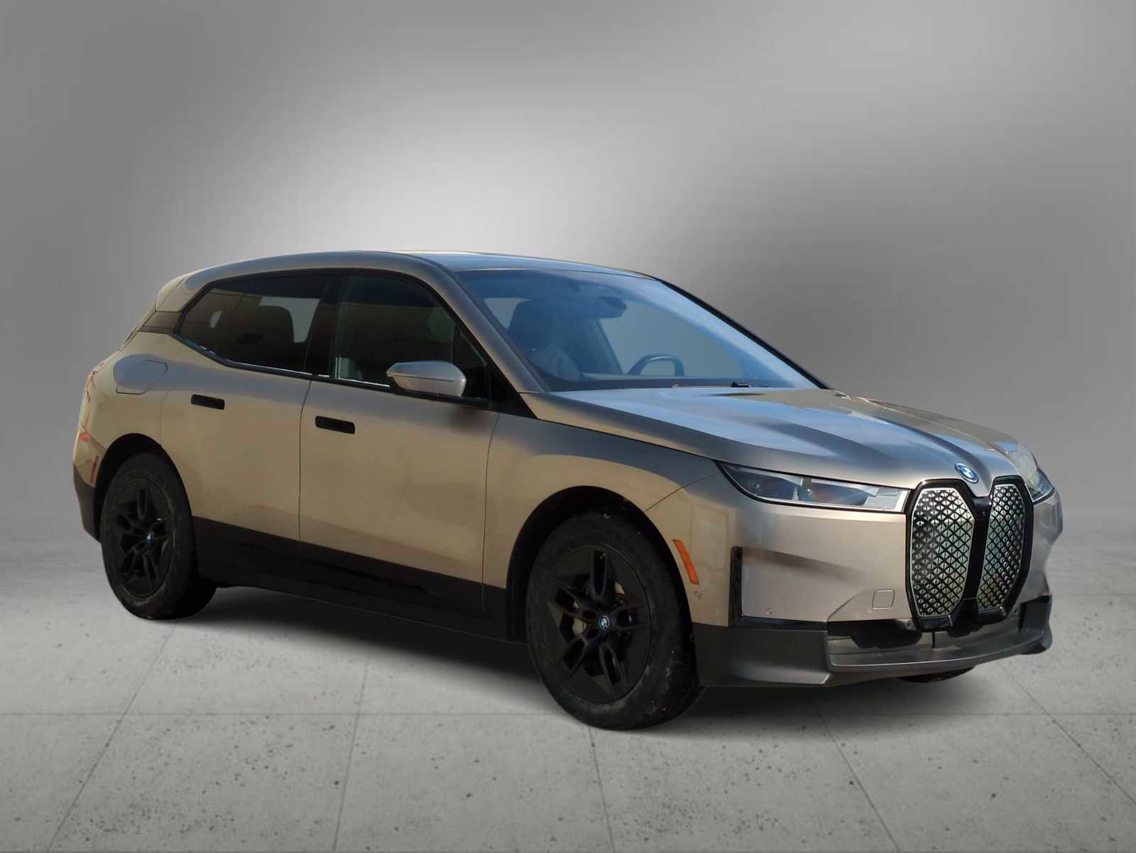 Used 2025 BMW iX xDrive50 image 2