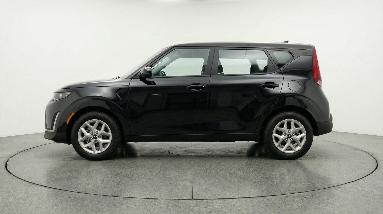 Used 2025 Kia Soul LX w/ LX Technology Package image 5