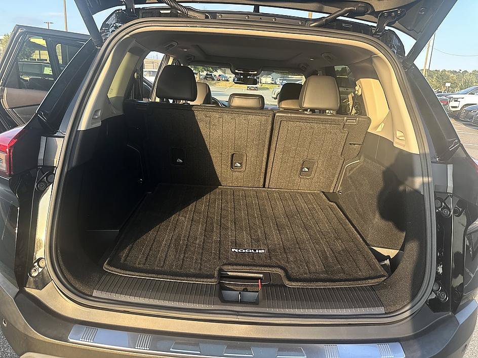 Certified 2023 Nissan Rogue SV w/ SV Premium B Package FWD image 18