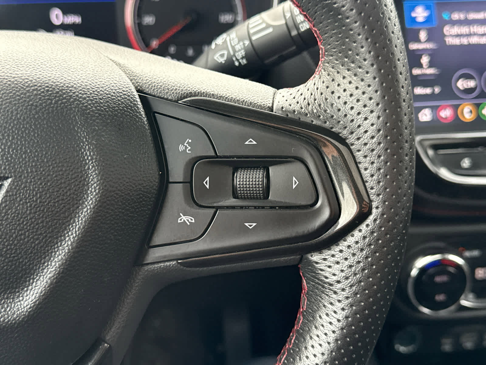 Used 2023 Chevrolet TrailBlazer RS w/ Sun and Liftgate Package image 18