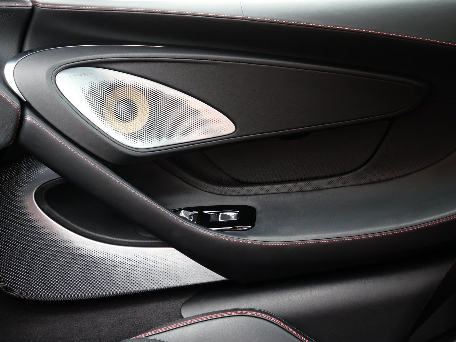 Used 2022 McLaren GT image 21