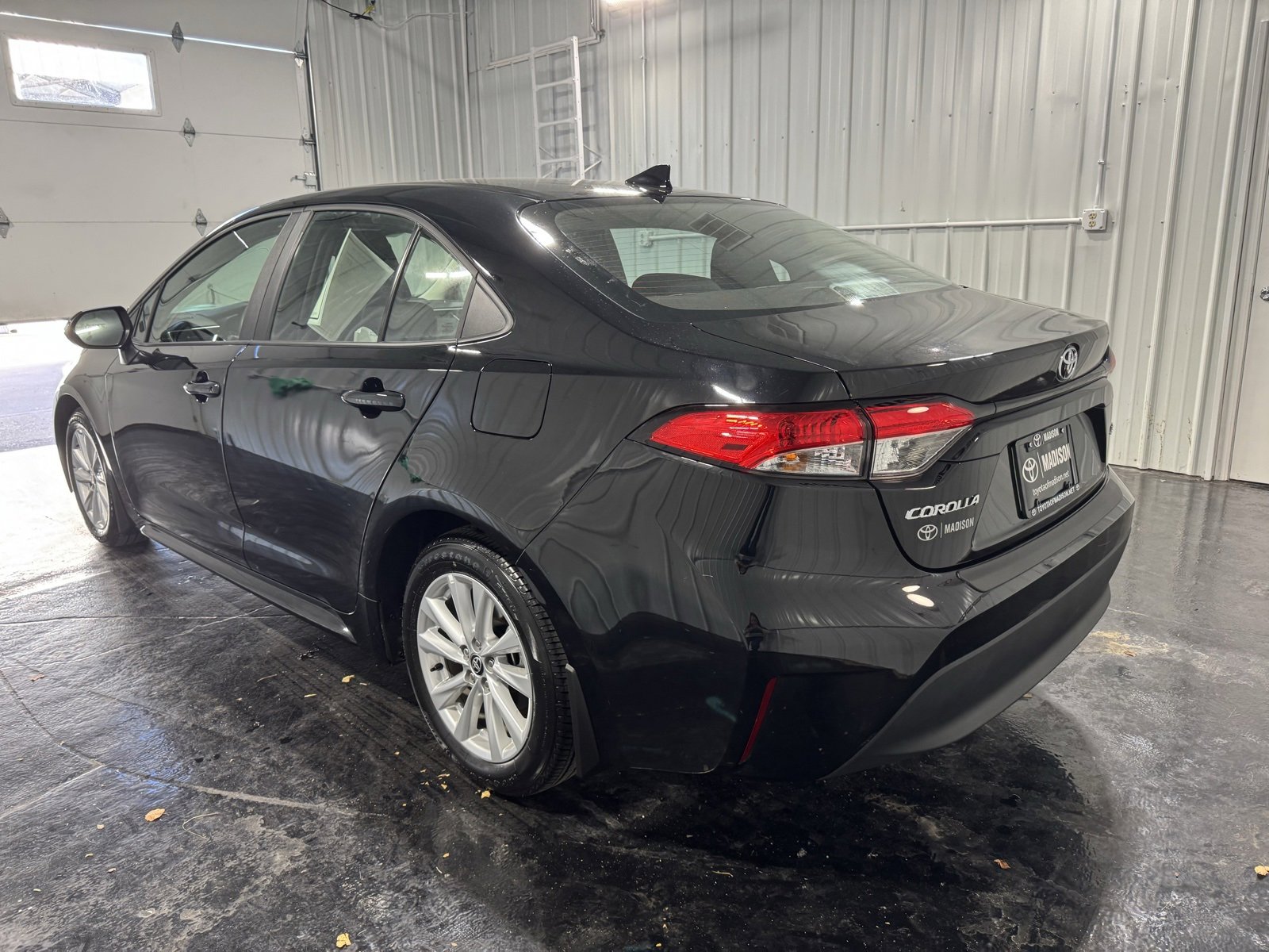 Used 2024 Toyota Corolla LE w/ LE Convenience Package image 3