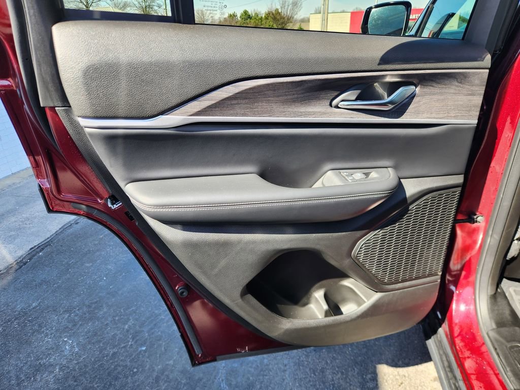 Used 2024 Jeep Grand Cherokee Limited image 16