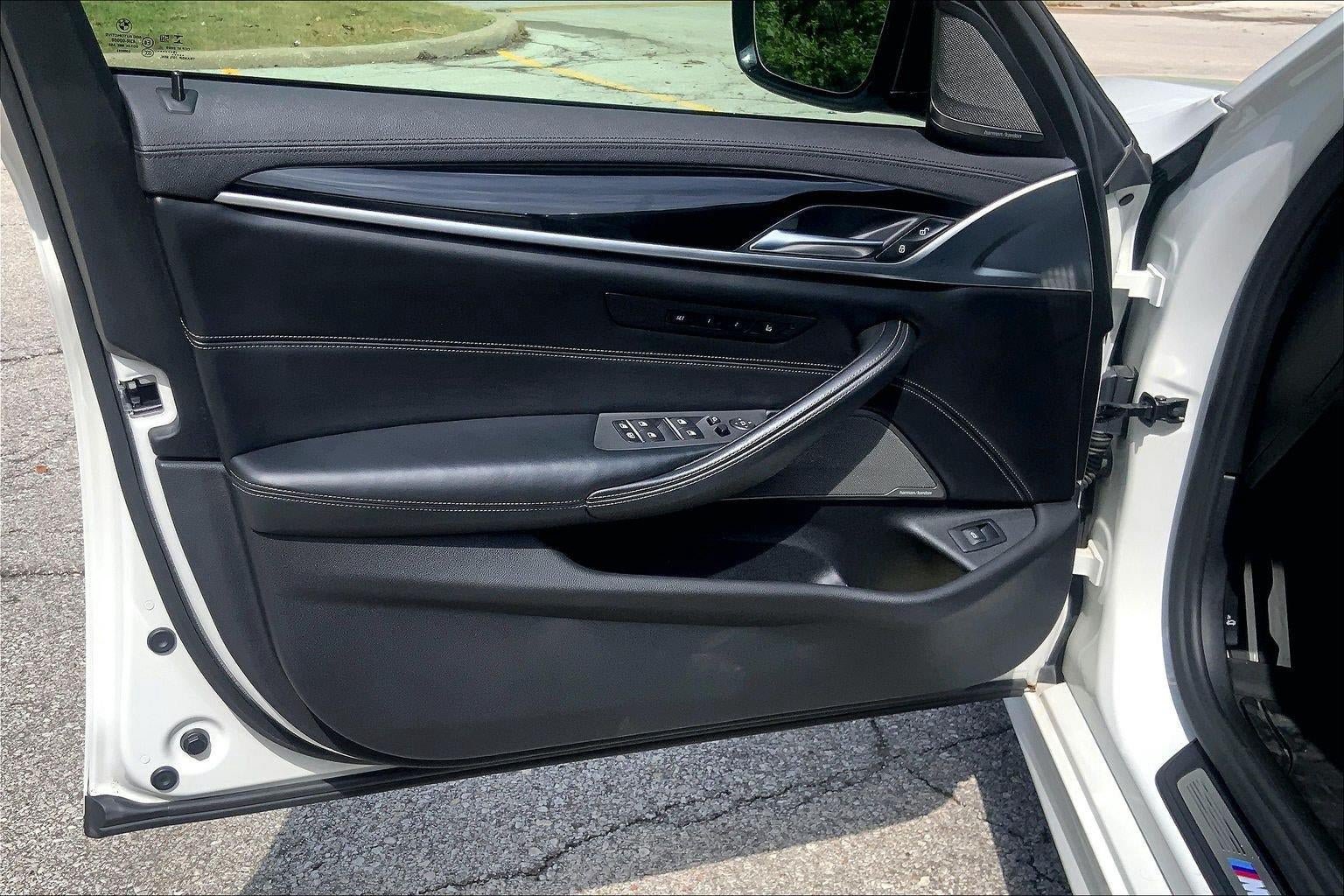 Used 2020 BMW M550i xDrive w/ Executive Package AWD/4WD image 25