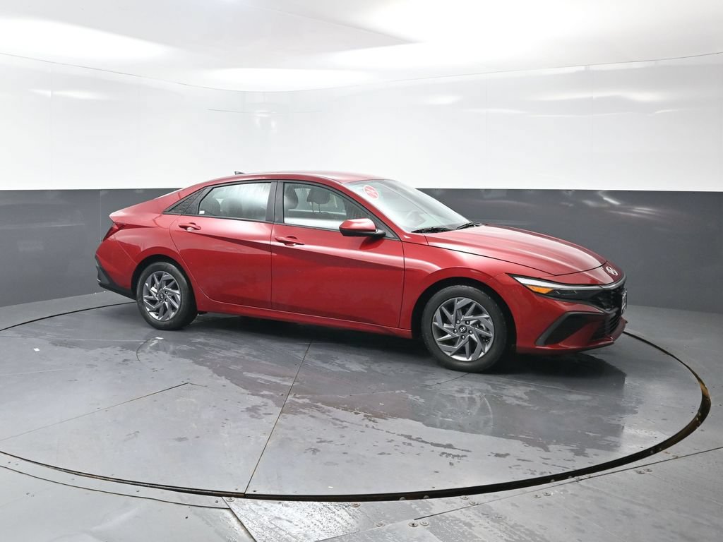 Used 2024 Hyundai Elantra SEL FWD image 4