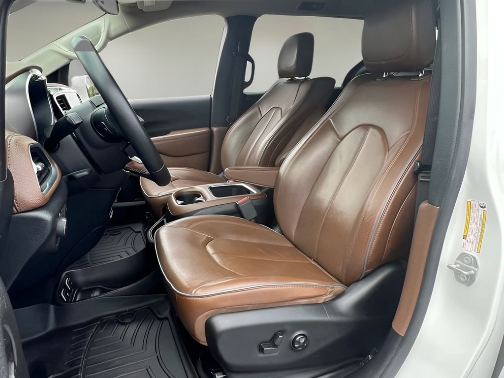 Used 2018 Chrysler Pacifica Limited FWD image 11