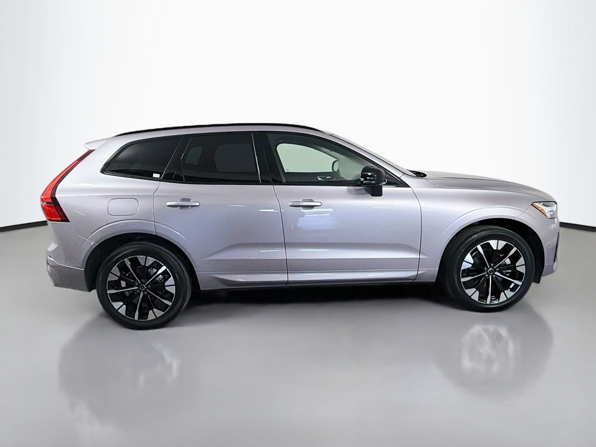 Certified 2026 Volvo XC60 B5 Plus AWD/4WD image 5