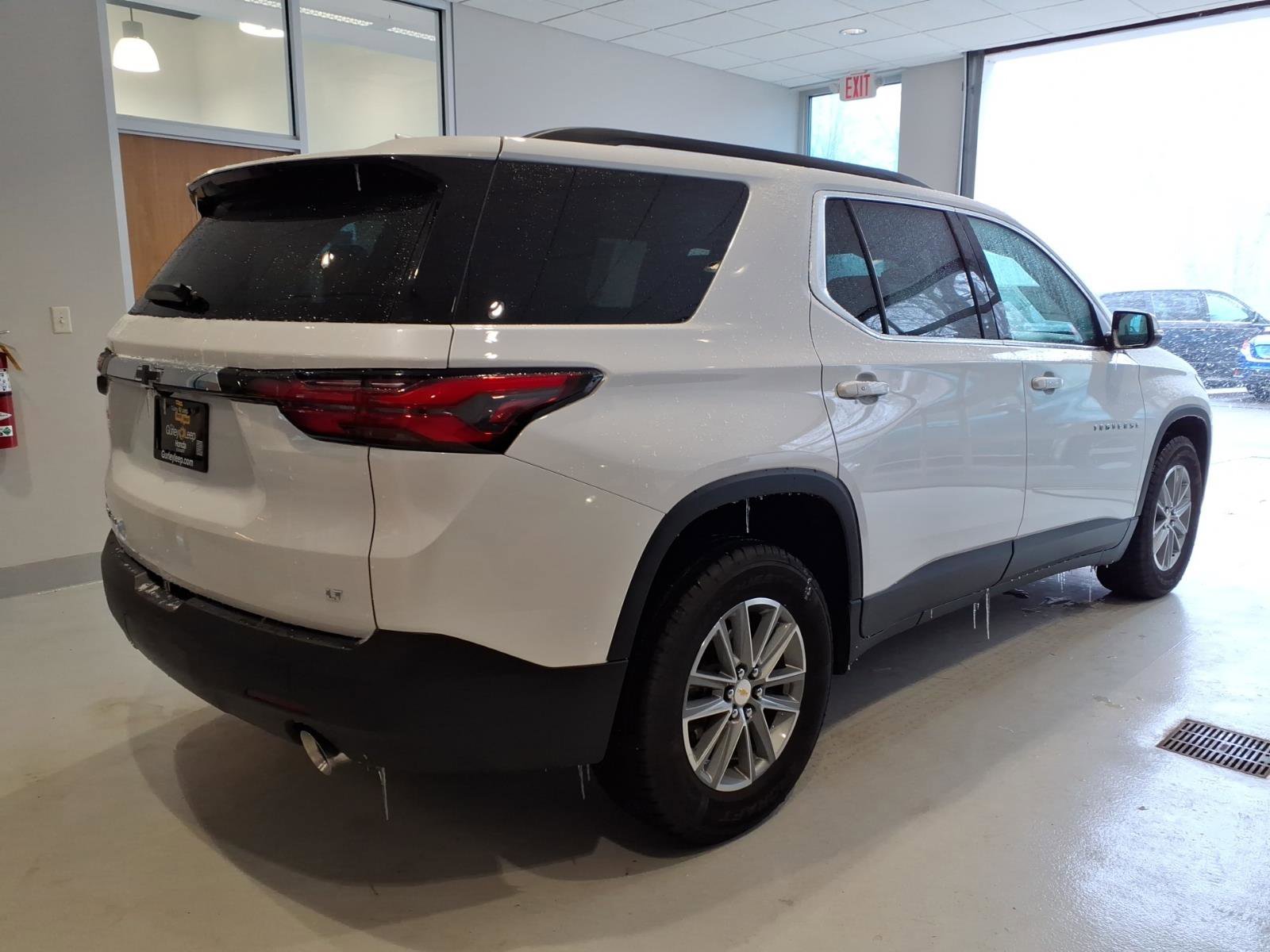 Used 2023 Chevrolet Traverse LT image 10