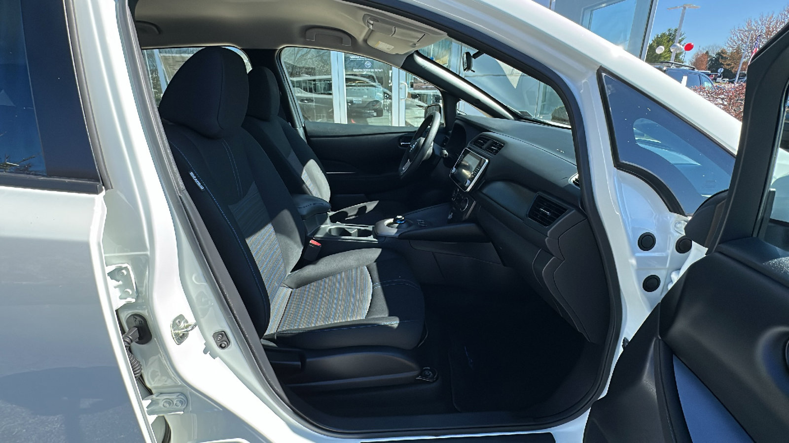 Certified 2022 Nissan Leaf S image 23
