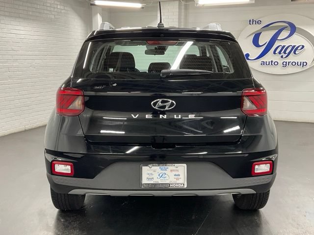 Used 2025 Hyundai Venue SEL FWD image 4