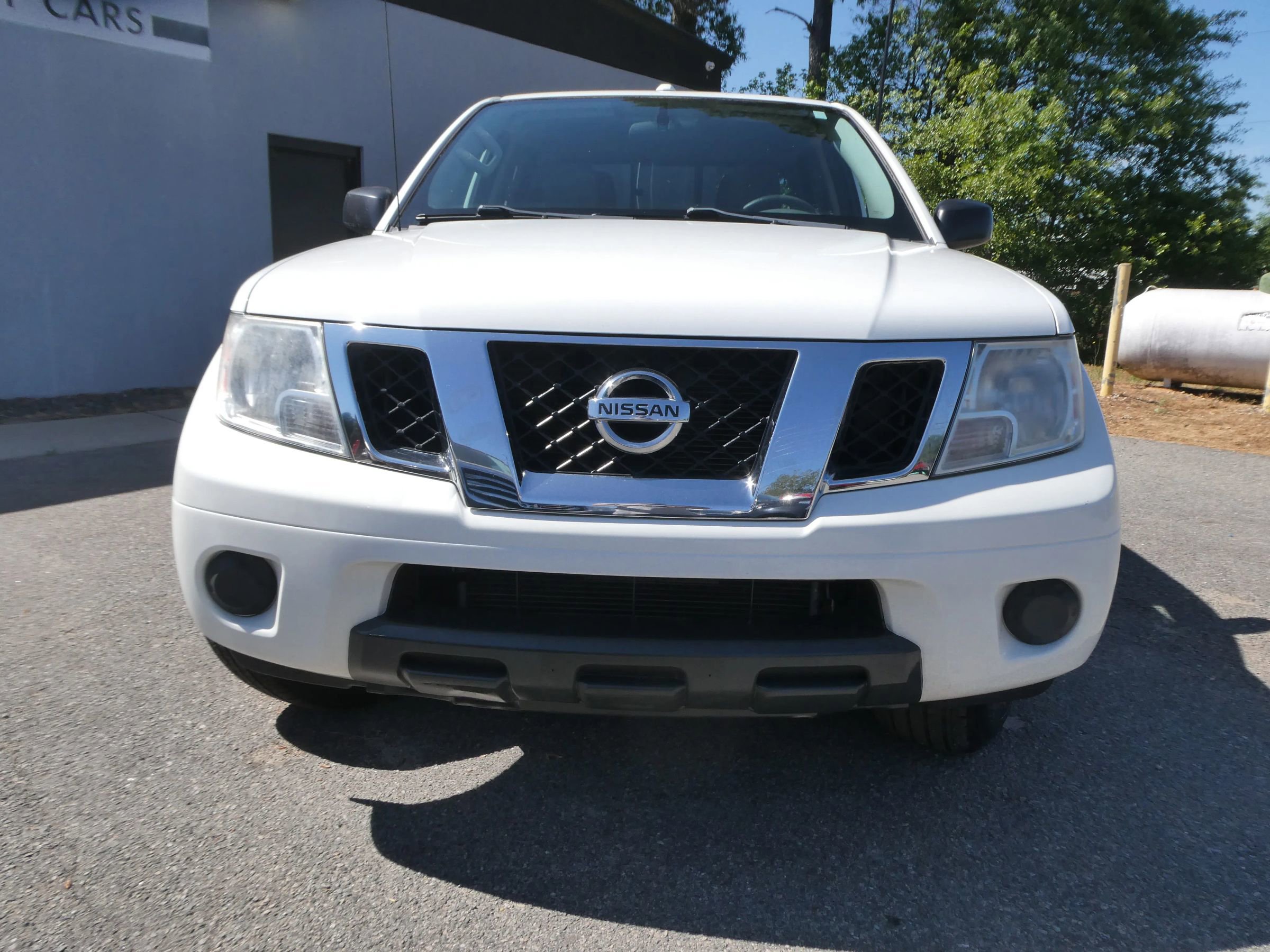 Used 2018 Nissan Frontier SV RWD image 2
