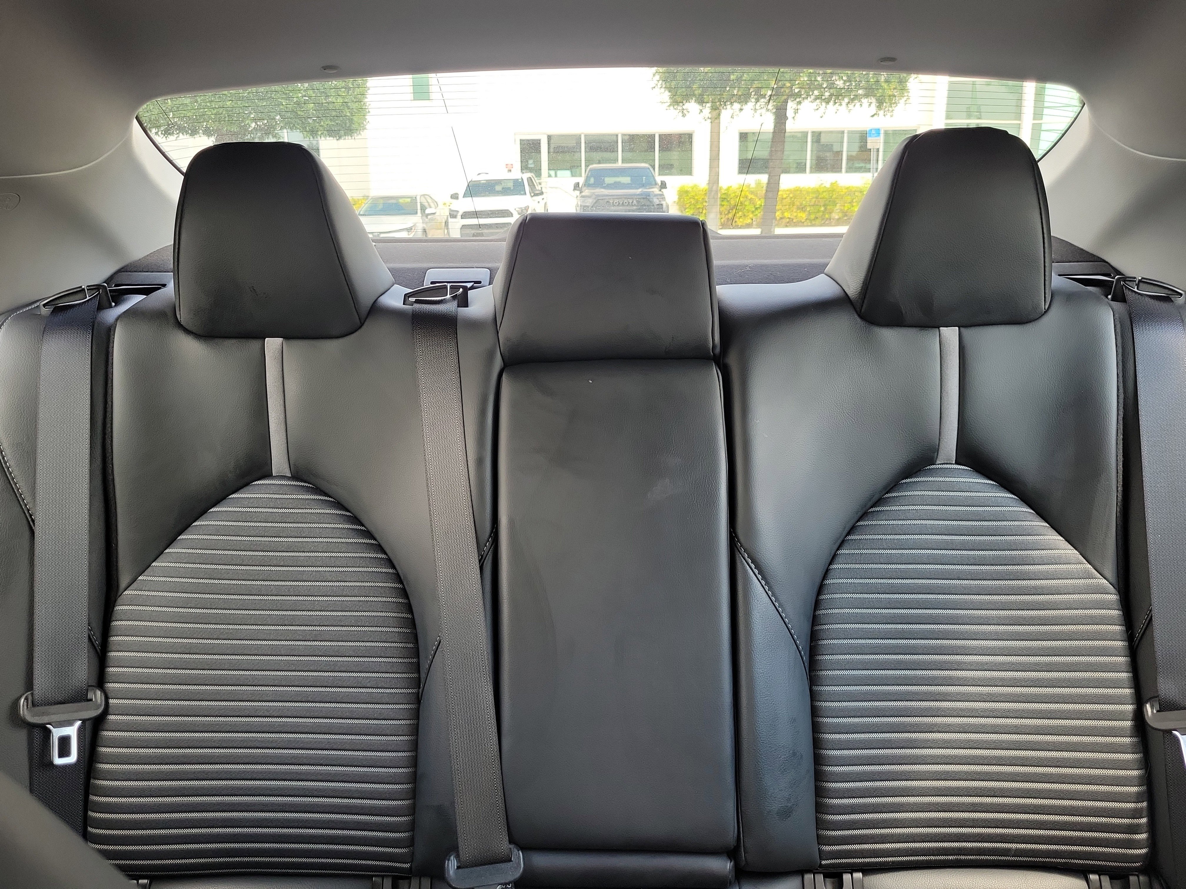 Used 2020 Toyota Camry SE FWD image 21